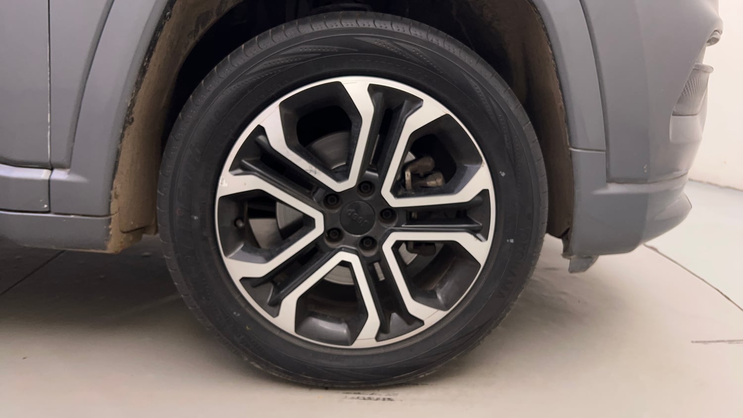 Used 2021 Jeep Compass Model S (O) 1.4 Petrol DCT Petrol Automatic tyres RIGHT FRONT TYRE RIM VIEW
