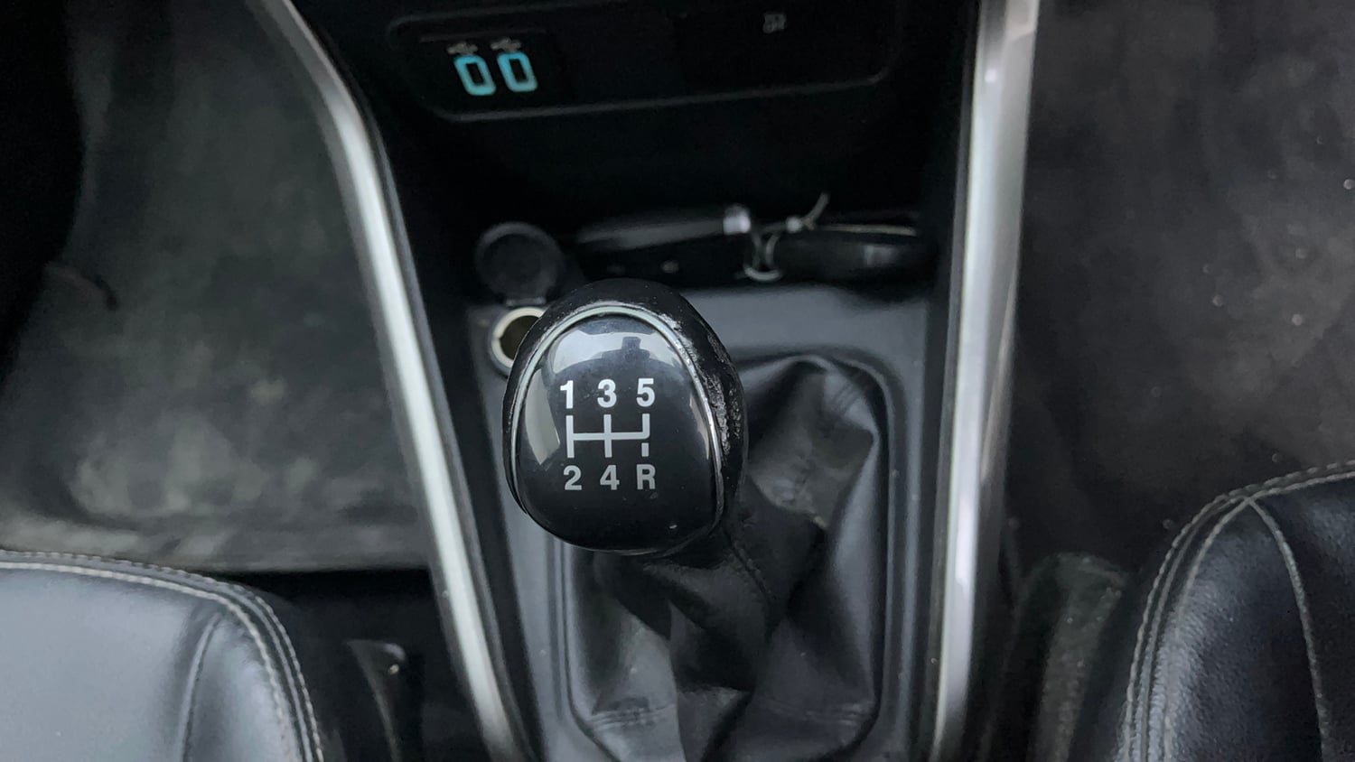 Used 2018 Ford EcoSport Titanium 1.5L TDCi Diesel Manual interior GEAR  KNOB VIEW