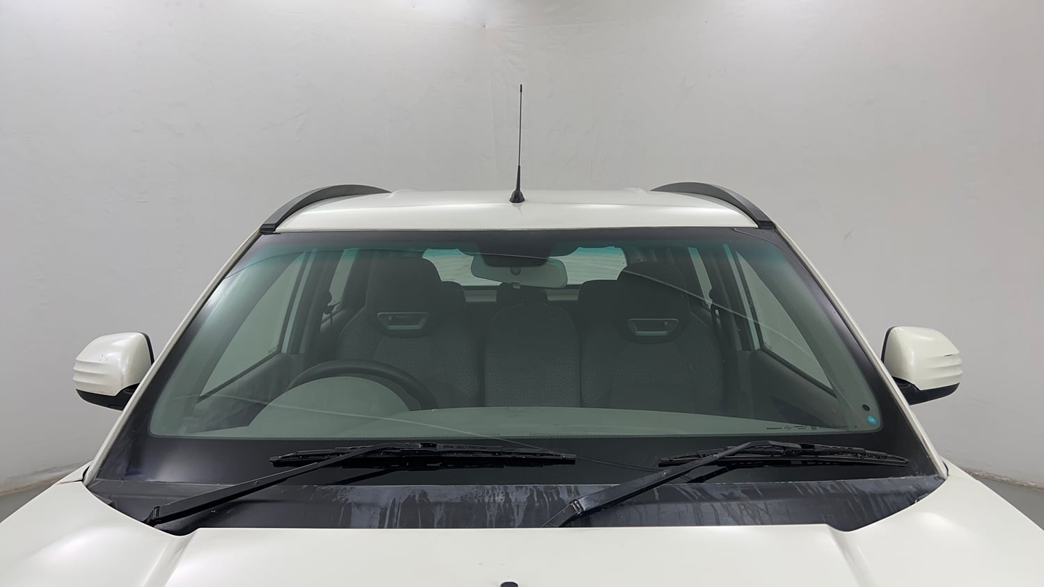Used 2017 Mahindra KUV100 K6 D 6 STR Diesel Manual exterior FRONT WINDSHIELD VIEW