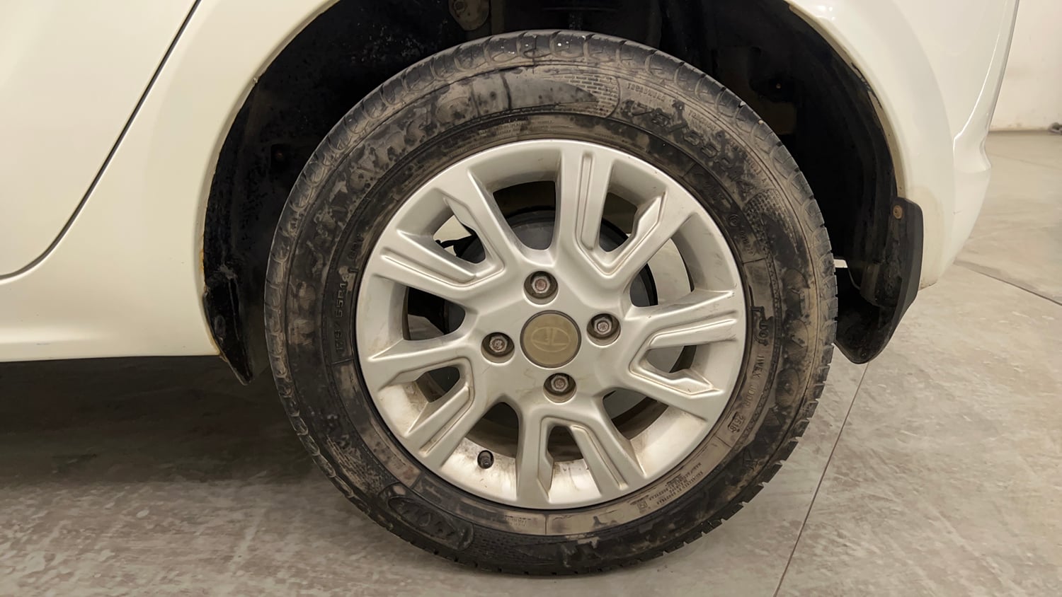 Used 2018 Tata Tiago Revotron XZ Petrol Manual tyres LEFT REAR TYRE RIM VIEW