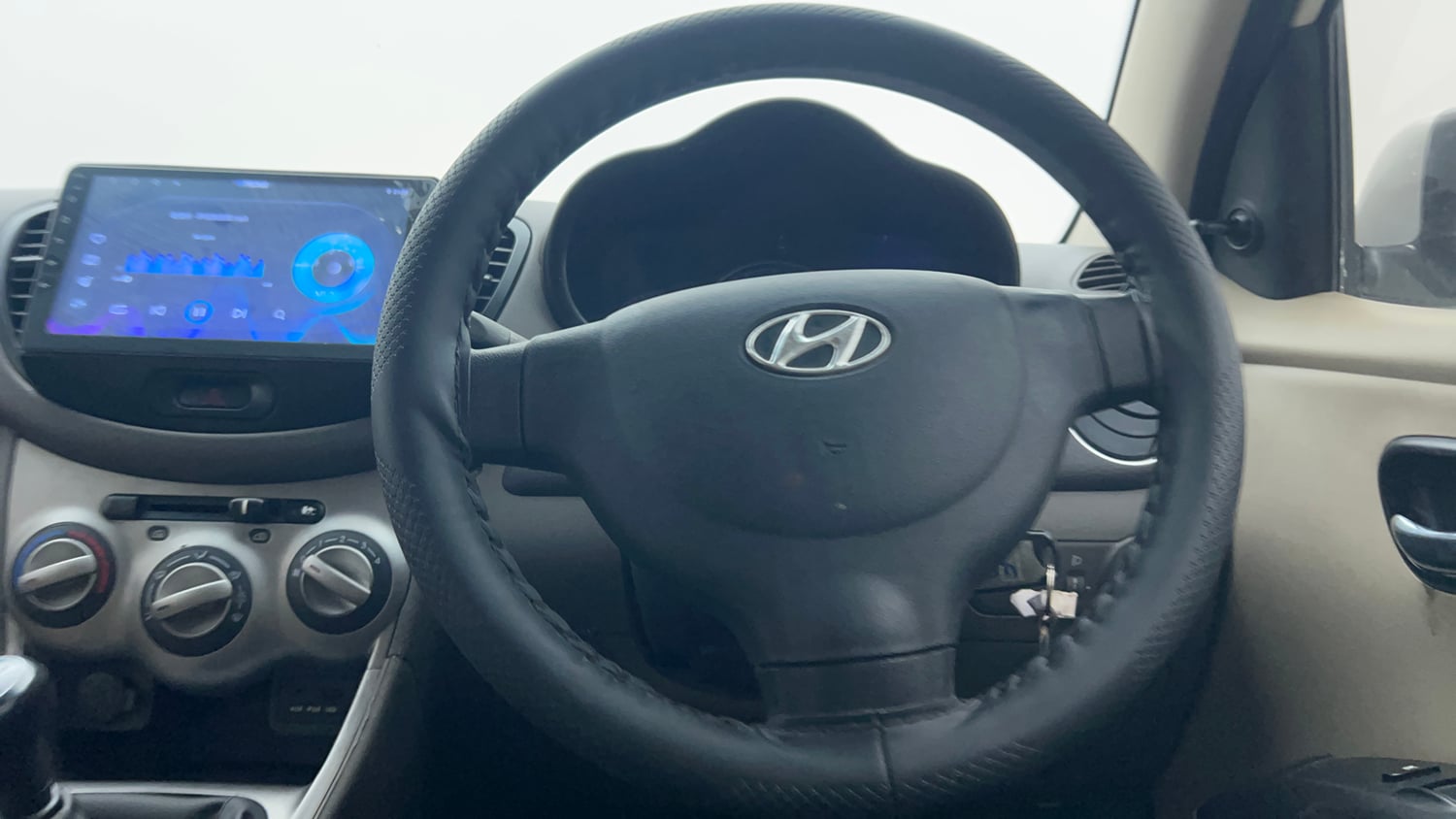 Used 2014 Hyundai i10 Sportz 1.1 iRDE2 Petrol Manual interior STEERING VIEW