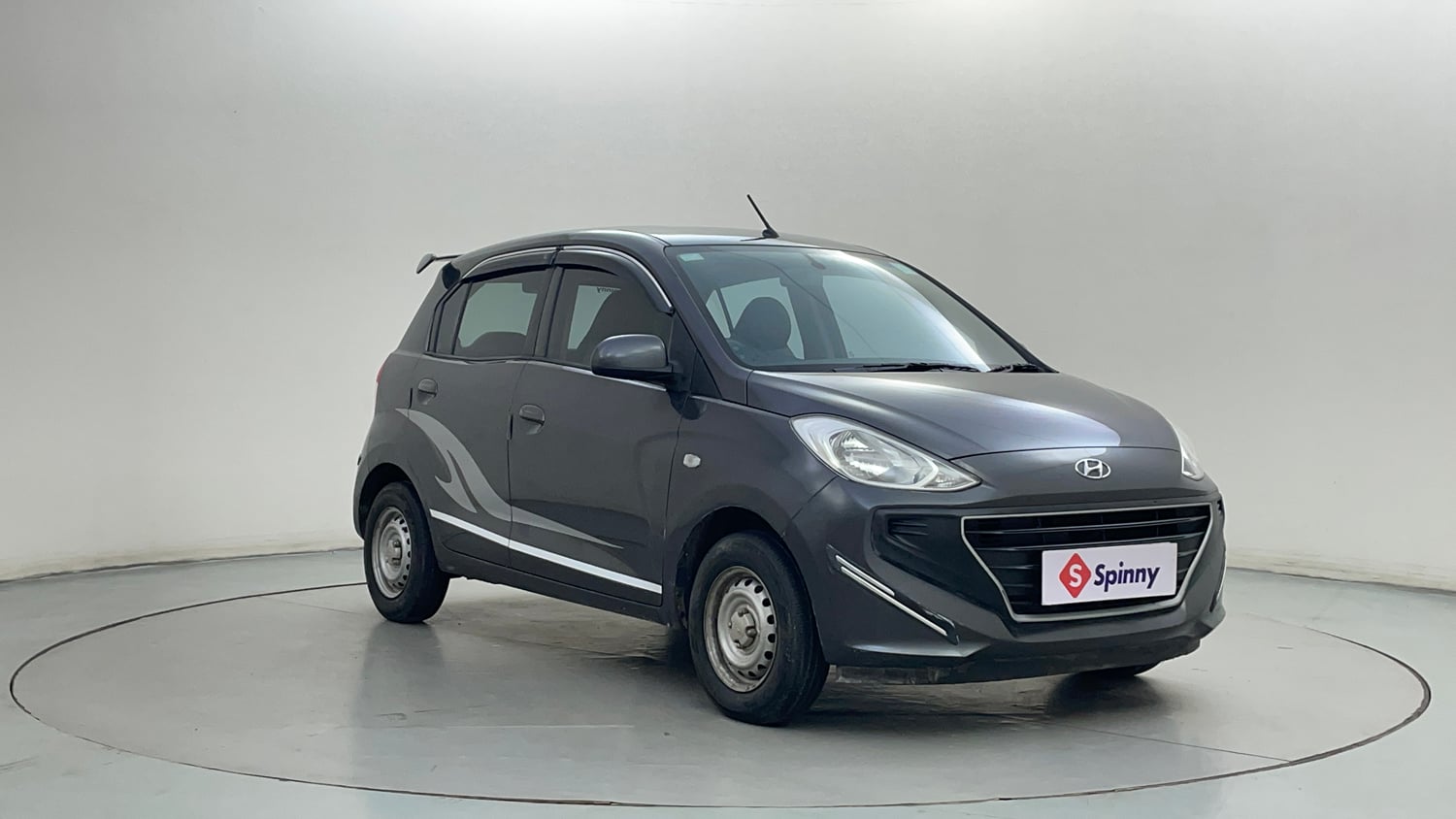 Used 2021 Hyundai Santro Magna Petrol Manual exterior RIGHT FRONT CORNER VIEW