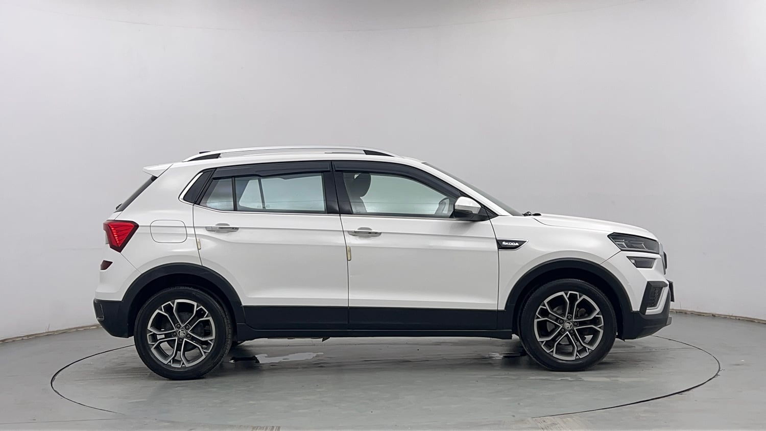 Used 2022 Skoda Kushaq Style 1.0L TSI AT Petrol Automatic exterior RIGHT SIDE VIEW