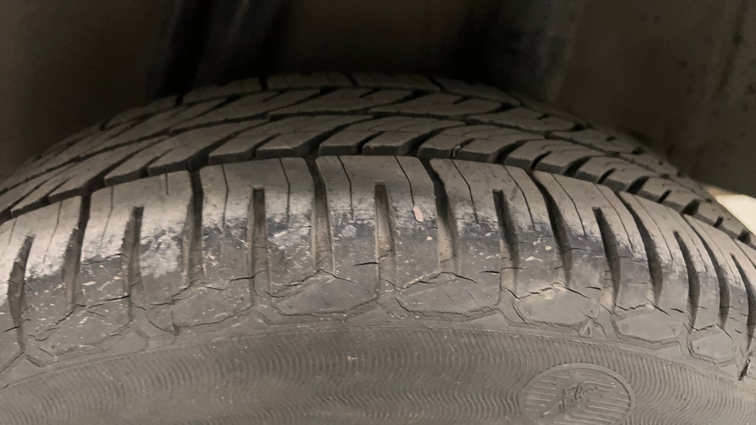 Used 2012 Honda City 1.5 V MT Petrol Manual tyres LEFT REAR TYRE TREAD VIEW