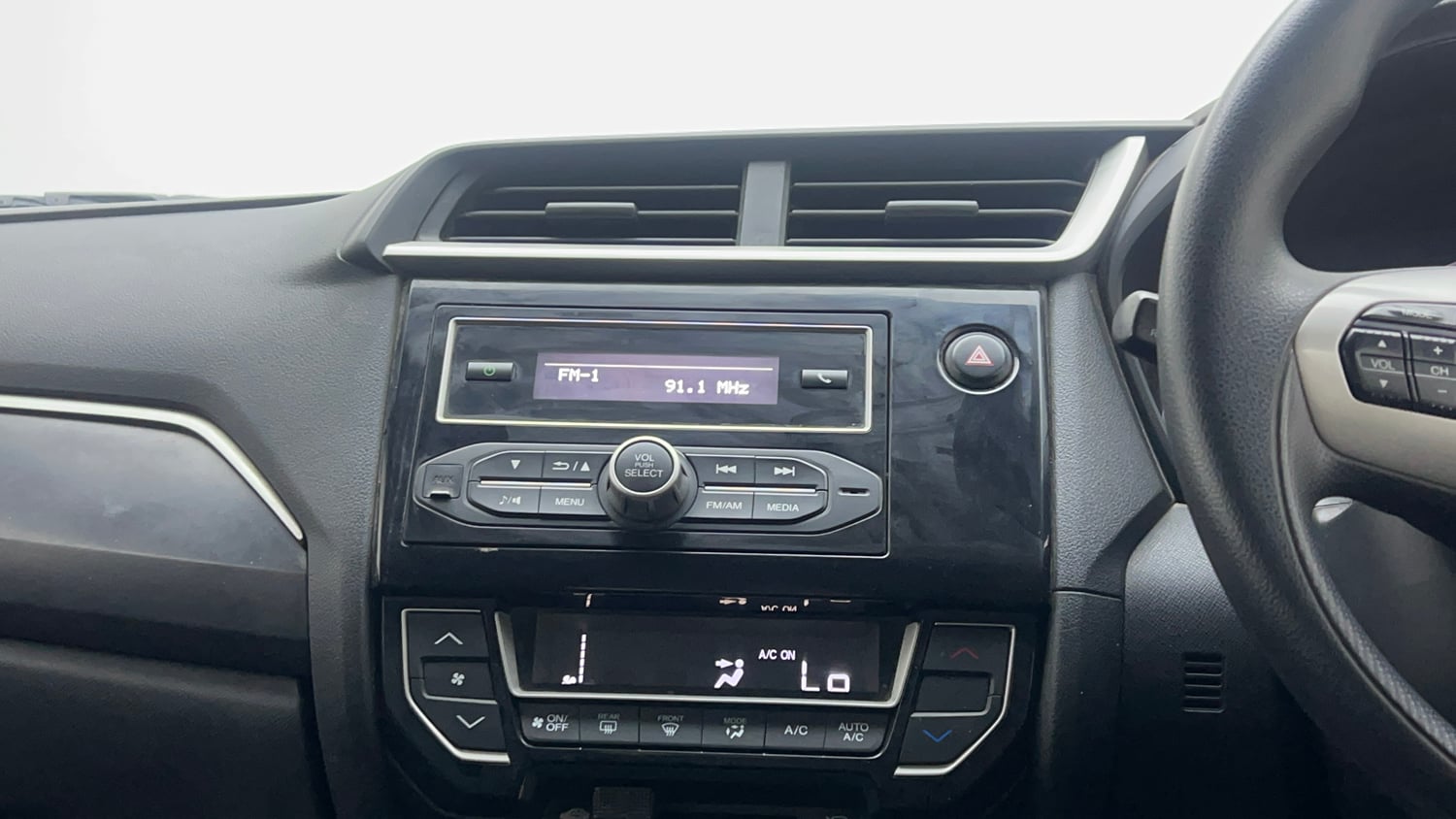 Used 2016 Honda BR-V S Petrol Petrol Manual interior MUSIC SYSTEM & AC CONTROL VIEW