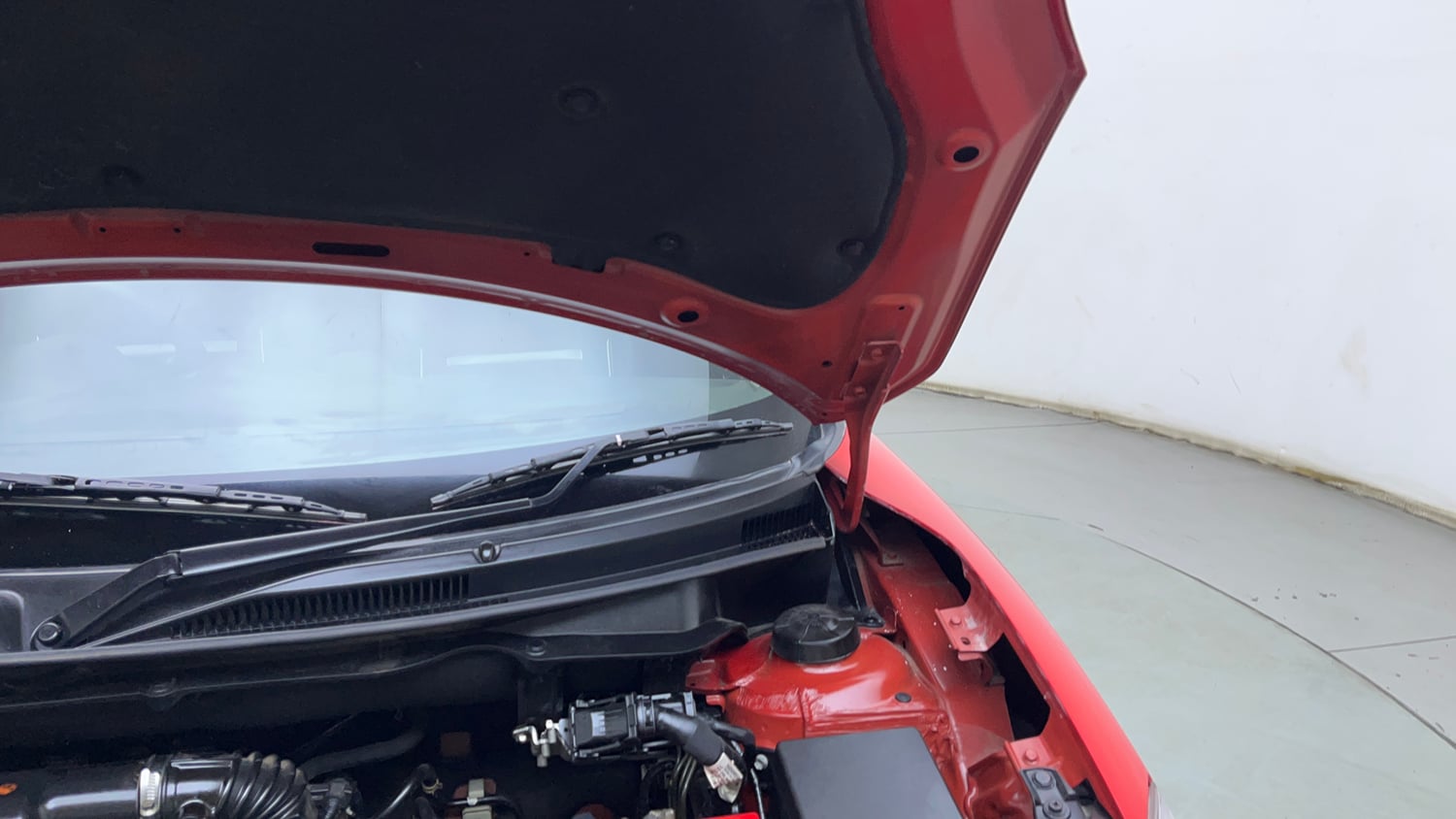 Used 2019 Maruti Suzuki Swift VXi Petrol Manual engine ENGINE LEFT SIDE HINGE & APRON VIEW