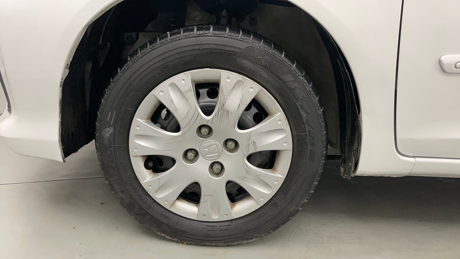 Used 2017 Honda Amaze 1.2 SX i-VTEC Petrol Manual tyres LEFT FRONT TYRE RIM VIEW