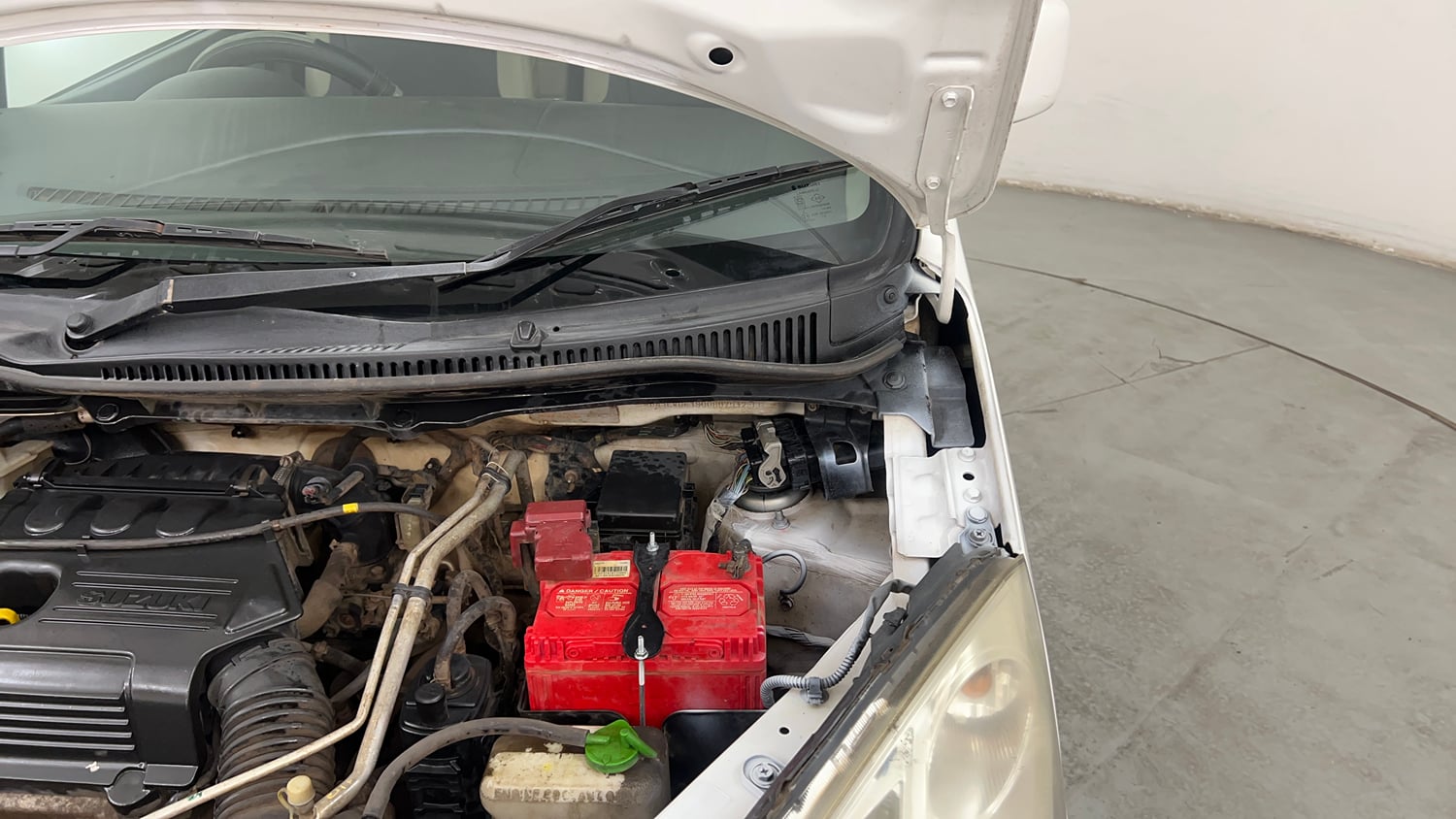 Used 2014 Maruti Suzuki Wagon R VXI Petrol Manual engine ENGINE LEFT SIDE HINGE & APRON VIEW