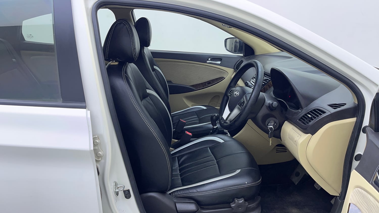 Used 2015 Hyundai Verna Fluidic 1.6 VTVT SX Petrol Manual interior RIGHT SIDE FRONT DOOR CABIN VIEW