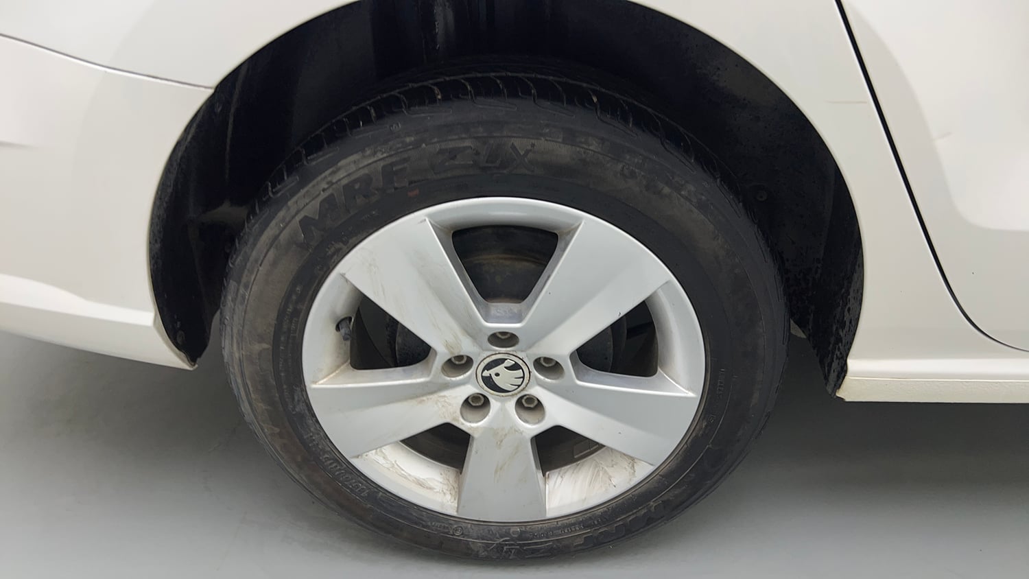 Used 2020 Skoda Rapid Active 1.0 TSI MT Petrol Manual tyres RIGHT REAR TYRE RIM VIEW