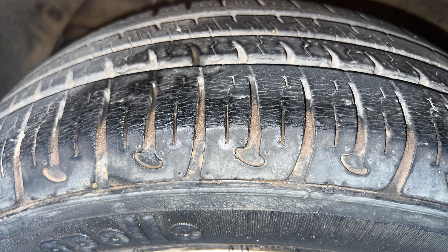 Used 2016 Hyundai Grand i10 Asta 1.2 Kappa VTVT Petrol Manual tyres LEFT FRONT TYRE TREAD VIEW