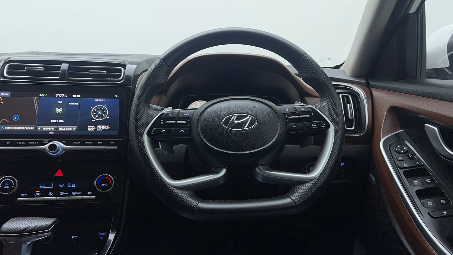 Used 2022 Hyundai Alcazar Signature (O) 6 STR 1.5 Diesel AT Diesel Automatic interior STEERING VIEW