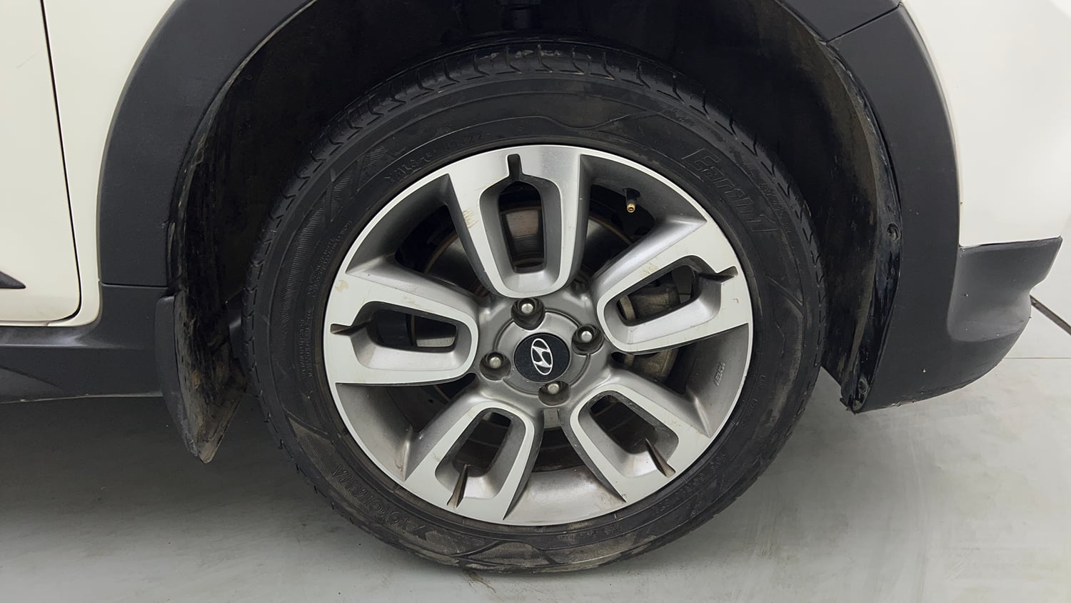 Used 2016 Hyundai i20 Active 1.2 SX Petrol Manual tyres RIGHT FRONT TYRE RIM VIEW