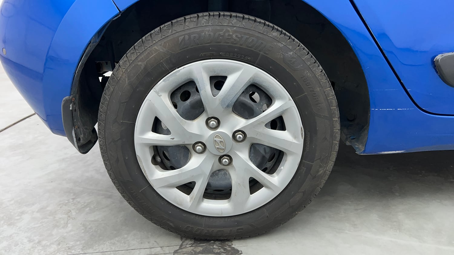 Used 2019 Hyundai Grand i10 Sportz 1.2 Kappa VTVT Petrol Manual tyres RIGHT REAR TYRE RIM VIEW