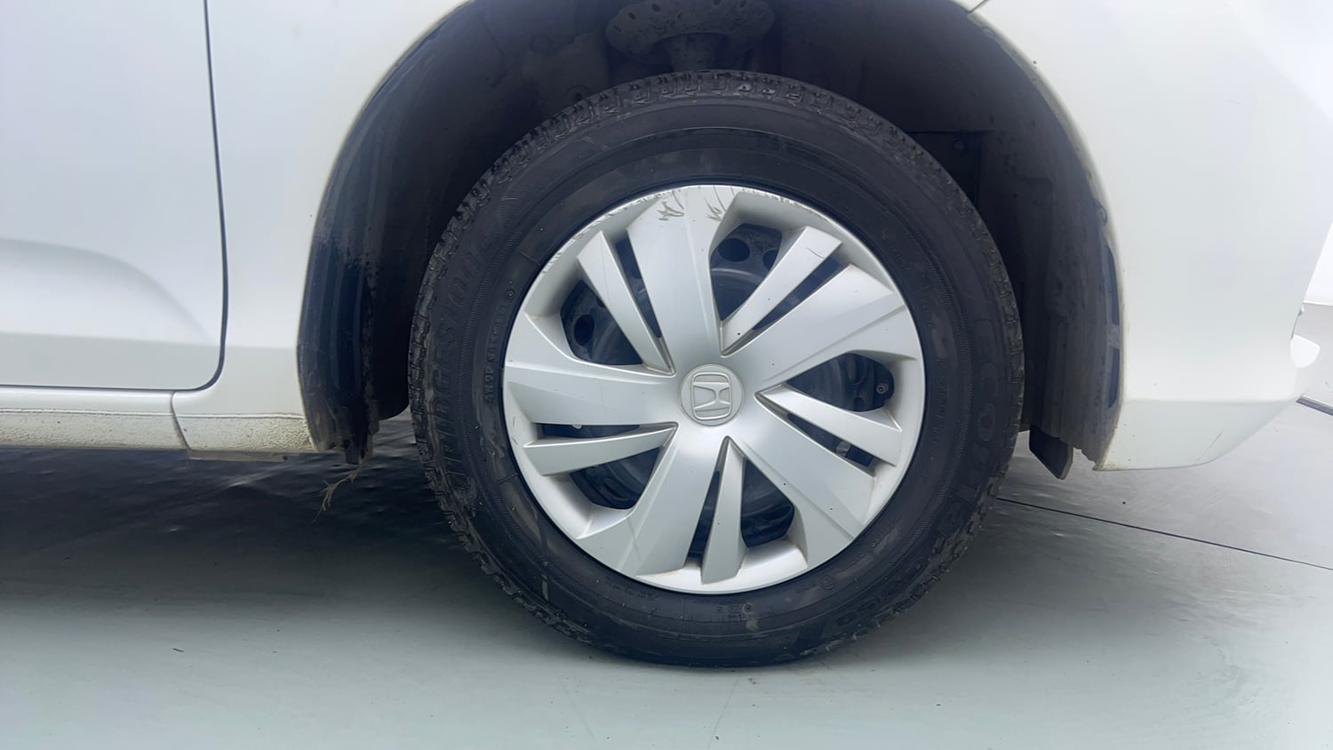 Used 2024 Honda Amaze S 1.2 Petrol CVT Petrol Automatic tyres RIGHT FRONT TYRE RIM VIEW