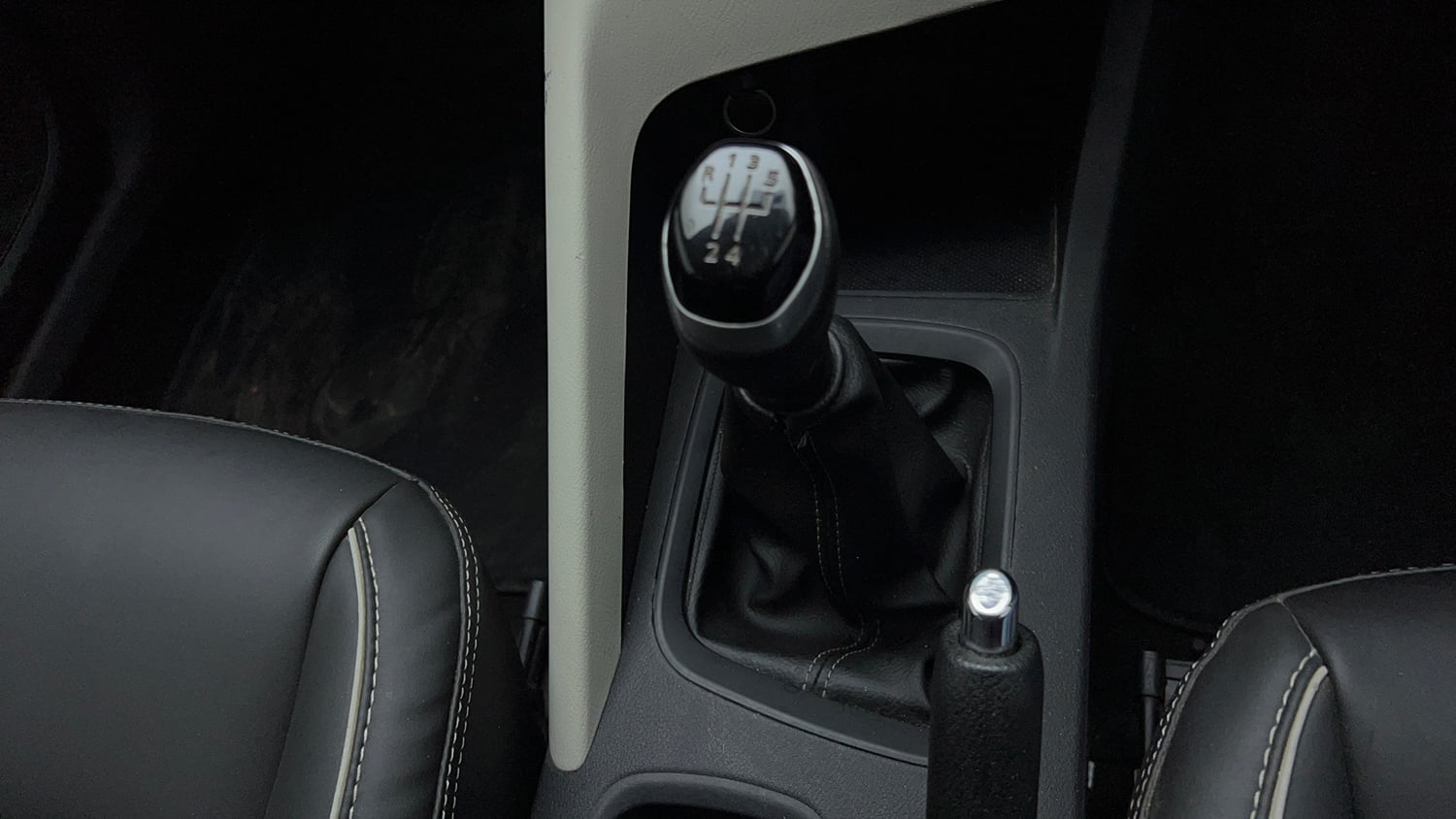 Used 2022 Nissan Magnite XE Petrol Manual interior GEAR  KNOB VIEW