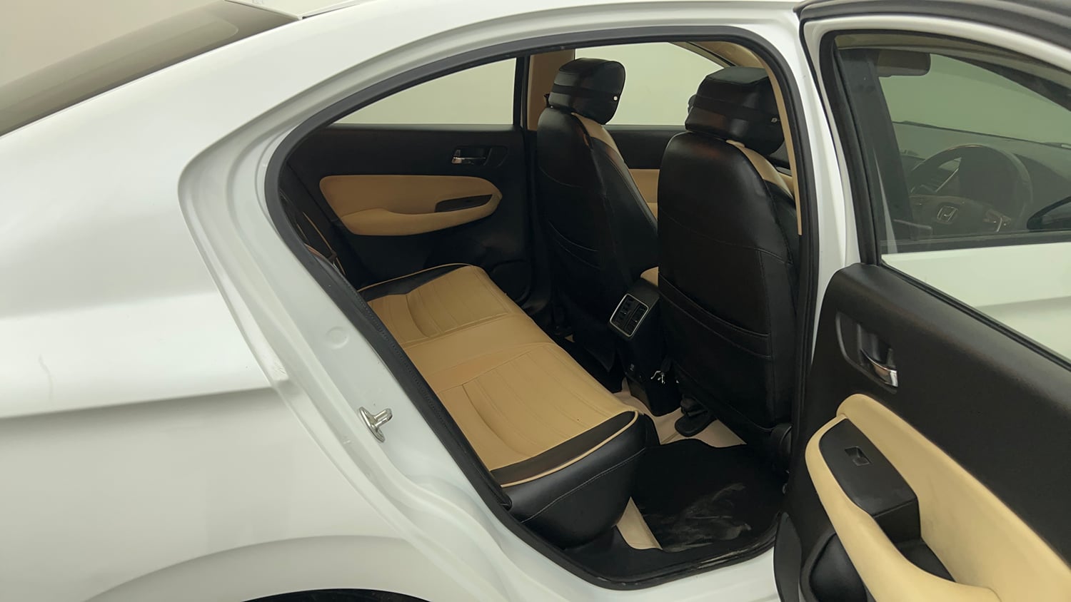 Used 2023 Honda City VX Petrol MT Petrol Manual interior RIGHT SIDE REAR DOOR CABIN VIEW