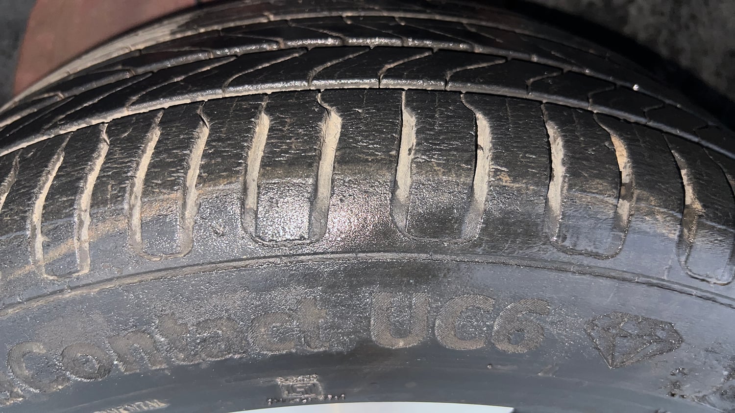 Used 2022 MG Motors Astor Savvy 1.3 Turbo AT S Red Petrol Automatic tyres RIGHT FRONT TYRE TREAD VIEW