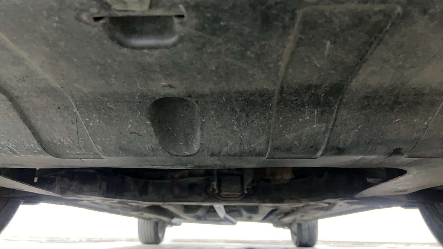 Used 2017 Hyundai Elite i20 Asta 1.2 Petrol Manual extra FRONT LEFT UNDERBODY VIEW