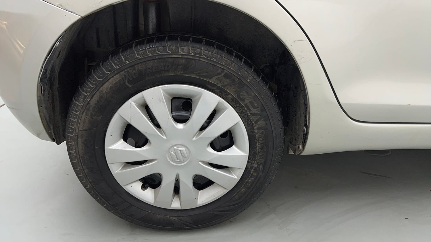 Used 2015 Maruti Suzuki Swift VXi Petrol Manual tyres RIGHT REAR TYRE RIM VIEW