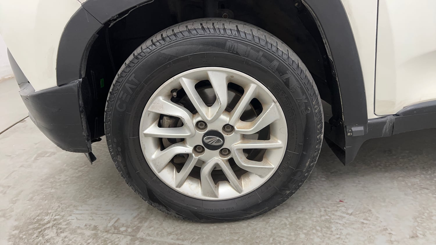 Used 2017 Mahindra KUV100 K6 D 6 STR Diesel Manual tyres LEFT FRONT TYRE RIM VIEW