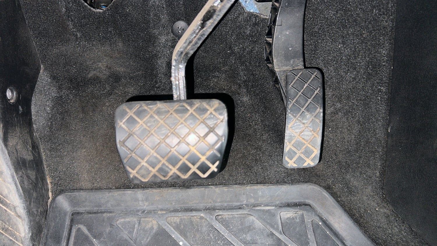 Used 2022 Volkswagen Taigun Highline 1.0 TSI AT Petrol Automatic interior PEDALS VIEW