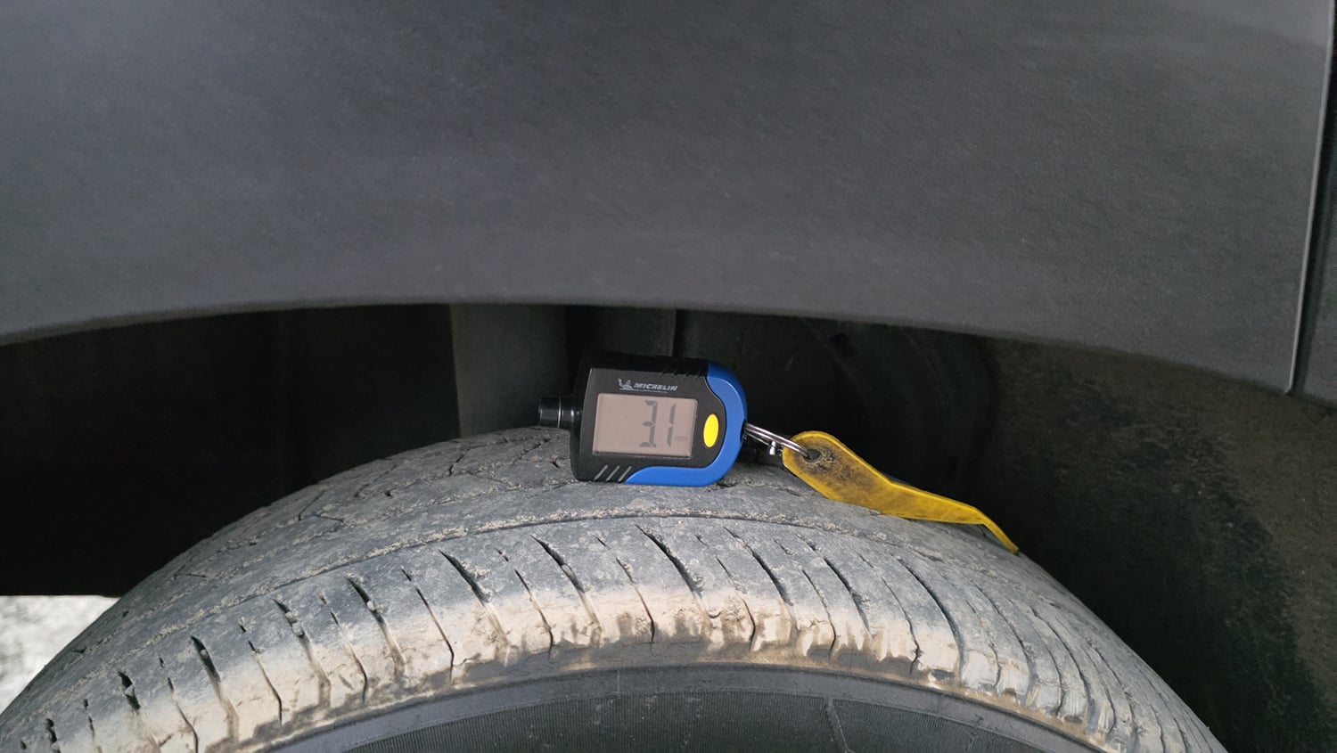 Used 2022 Nissan Magnite XV Premium Turbo CVT Petrol Automatic tyres RIGHT REAR TYRE TREAD VIEW