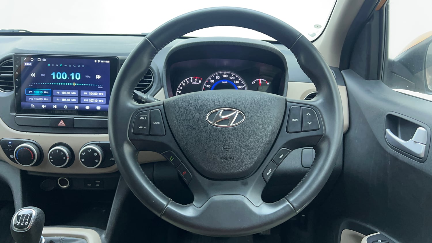 Used 2016 Hyundai Grand i10 Asta 1.2 Kappa VTVT Petrol Manual top_features Steering mounted controls