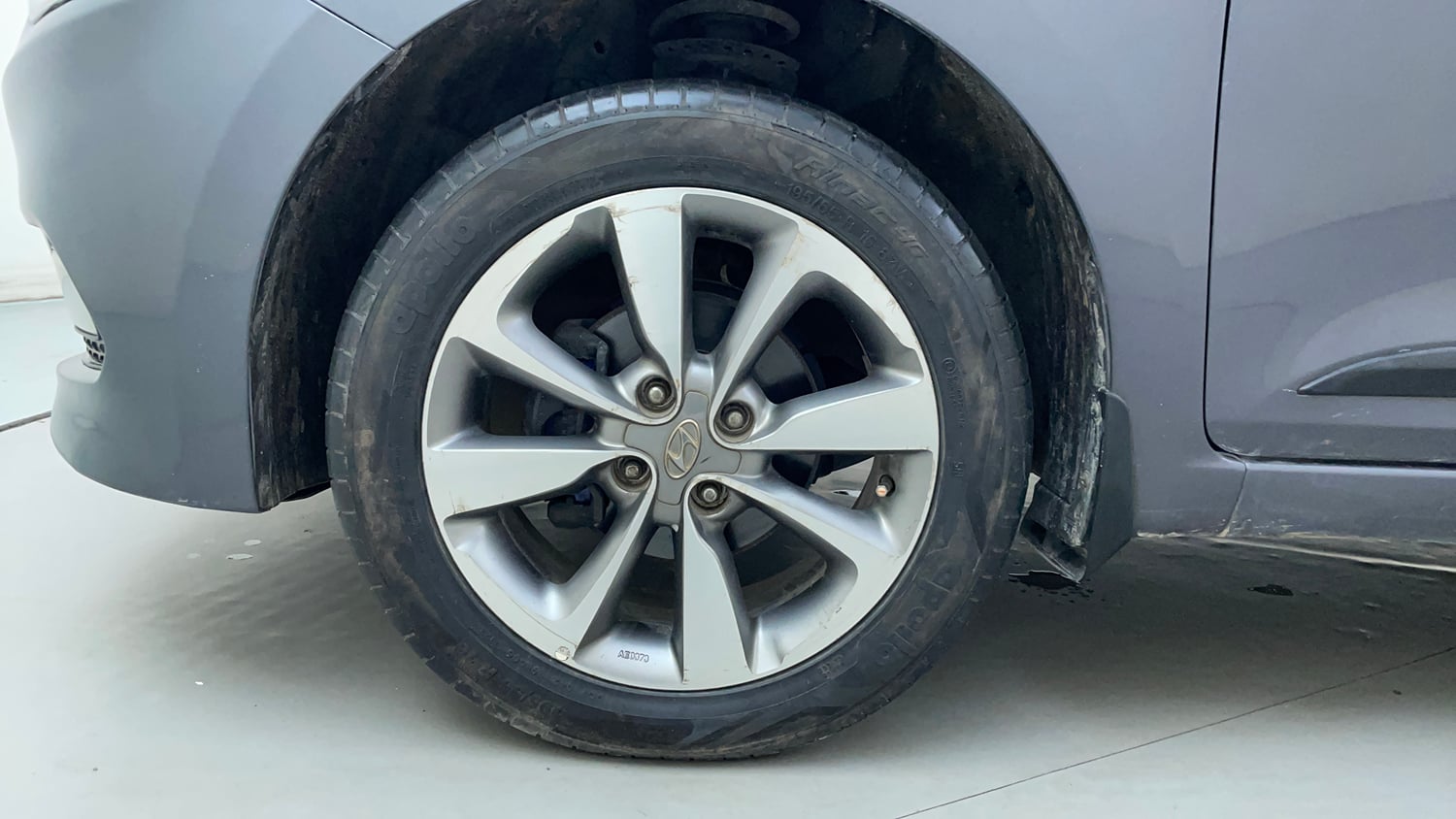 Used 2014 Hyundai Elite i20 Asta 1.2 Petrol Manual tyres LEFT FRONT TYRE RIM VIEW