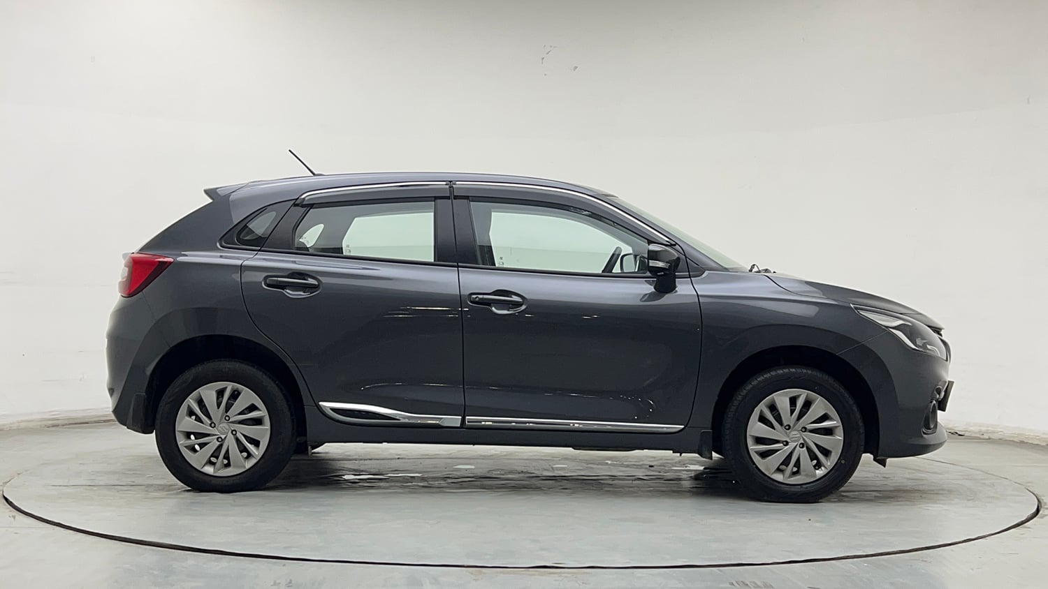 Used 2025 Maruti Suzuki Baleno Delta MT Petrol Manual exterior RIGHT SIDE VIEW