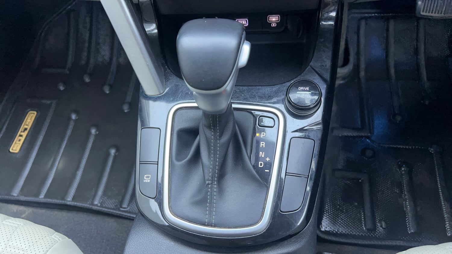 Used 2023 Kia Seltos HTX 1.5 Diesel AT Diesel Automatic interior GEAR  KNOB VIEW