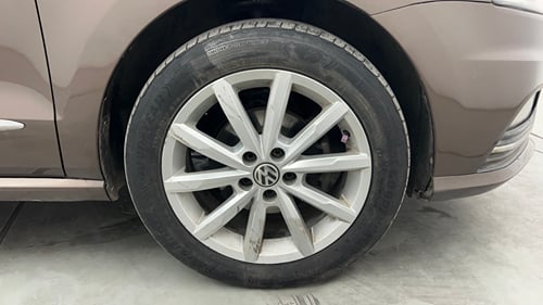Used 2017 Volkswagen Ameo Highline Plus 1.5L AT (D)16 Alloy Diesel Automatic tyres RIGHT FRONT TYRE RIM VIEW