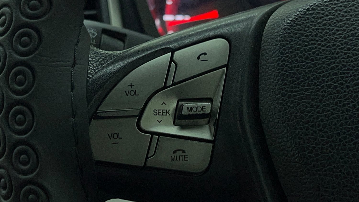 Used 2019 Mahindra XUV 300 1.2 W6 Petrol Manual top_features Steering mounted controls