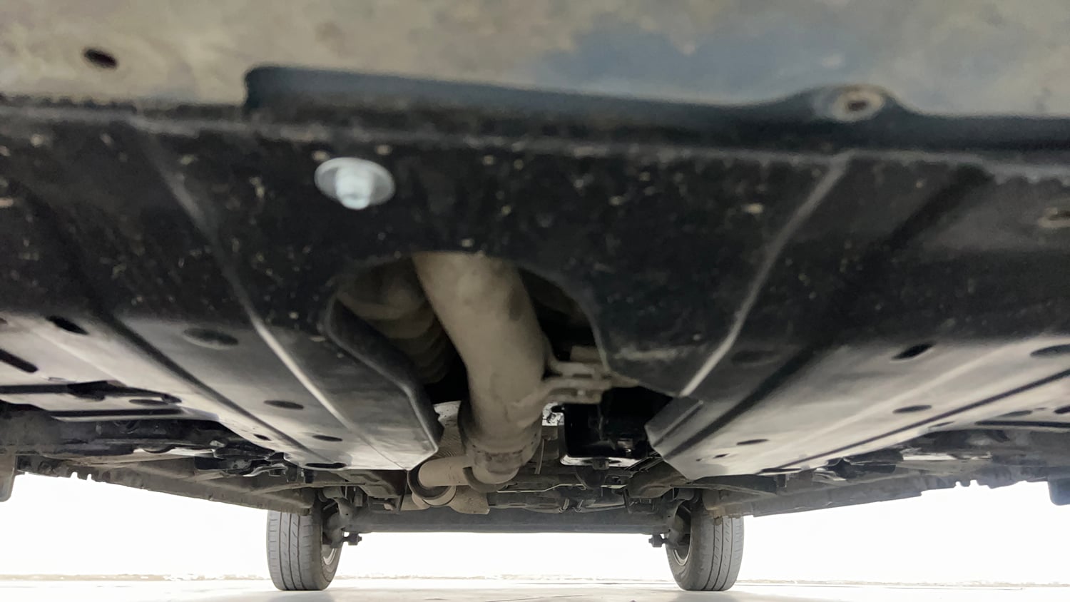 Used 2017 Mahindra KUV100 K6 D 6 STR Diesel Manual extra FRONT LEFT UNDERBODY VIEW