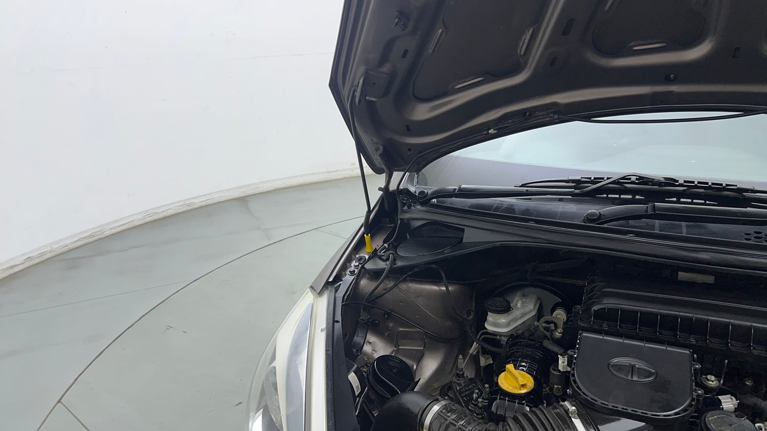 Used 2018 Tata Tiago Revotron XTA Petrol Automatic engine ENGINE RIGHT SIDE HINGE & APRON VIEW