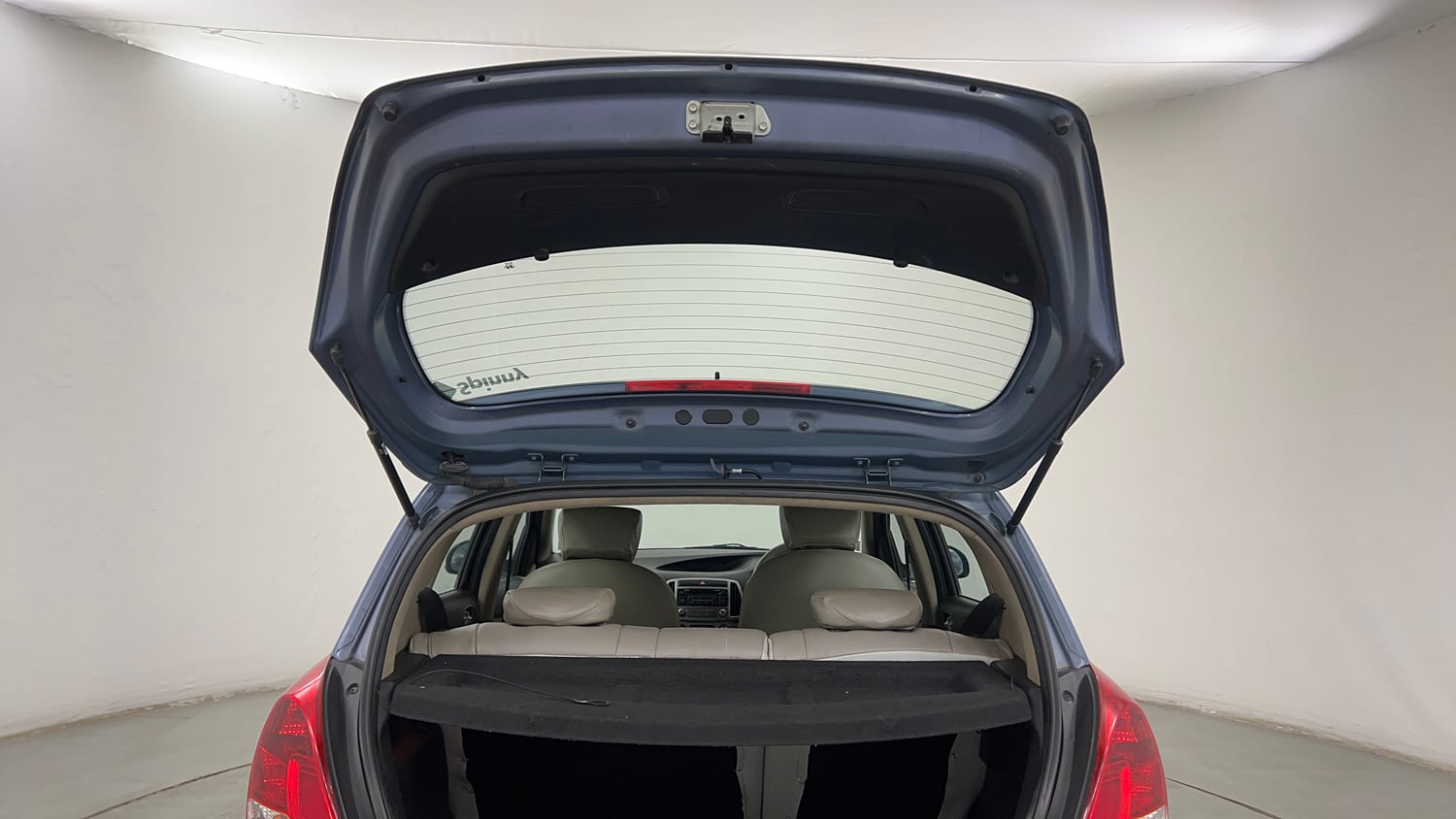 Used 2014 Hyundai i20 Asta 1.2 Petrol Manual interior DICKY DOOR OPEN VIEW
