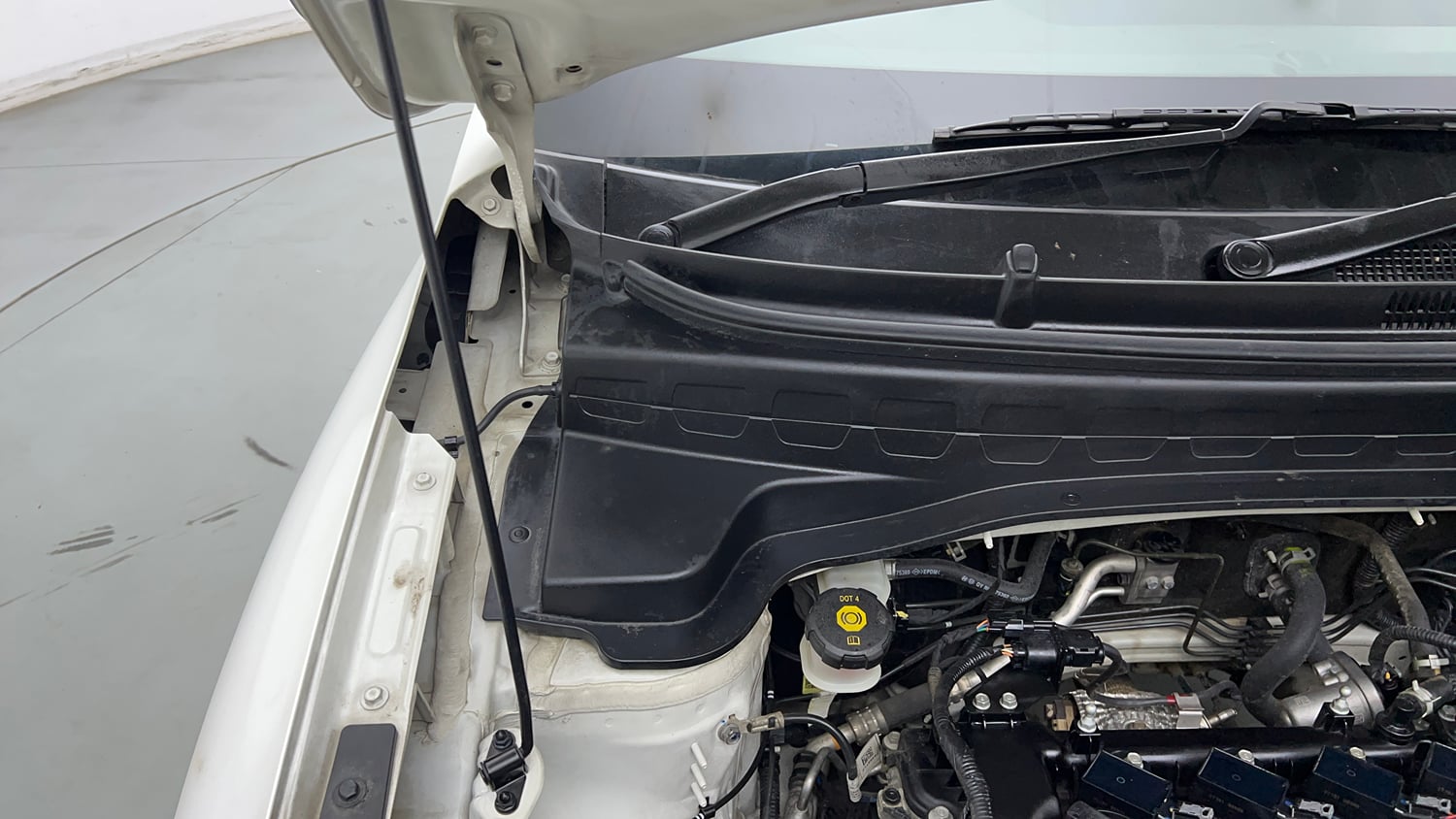 Used 2021 Kia Sonet HTK Plus 1.2 Petrol Manual engine ENGINE RIGHT SIDE HINGE & APRON VIEW