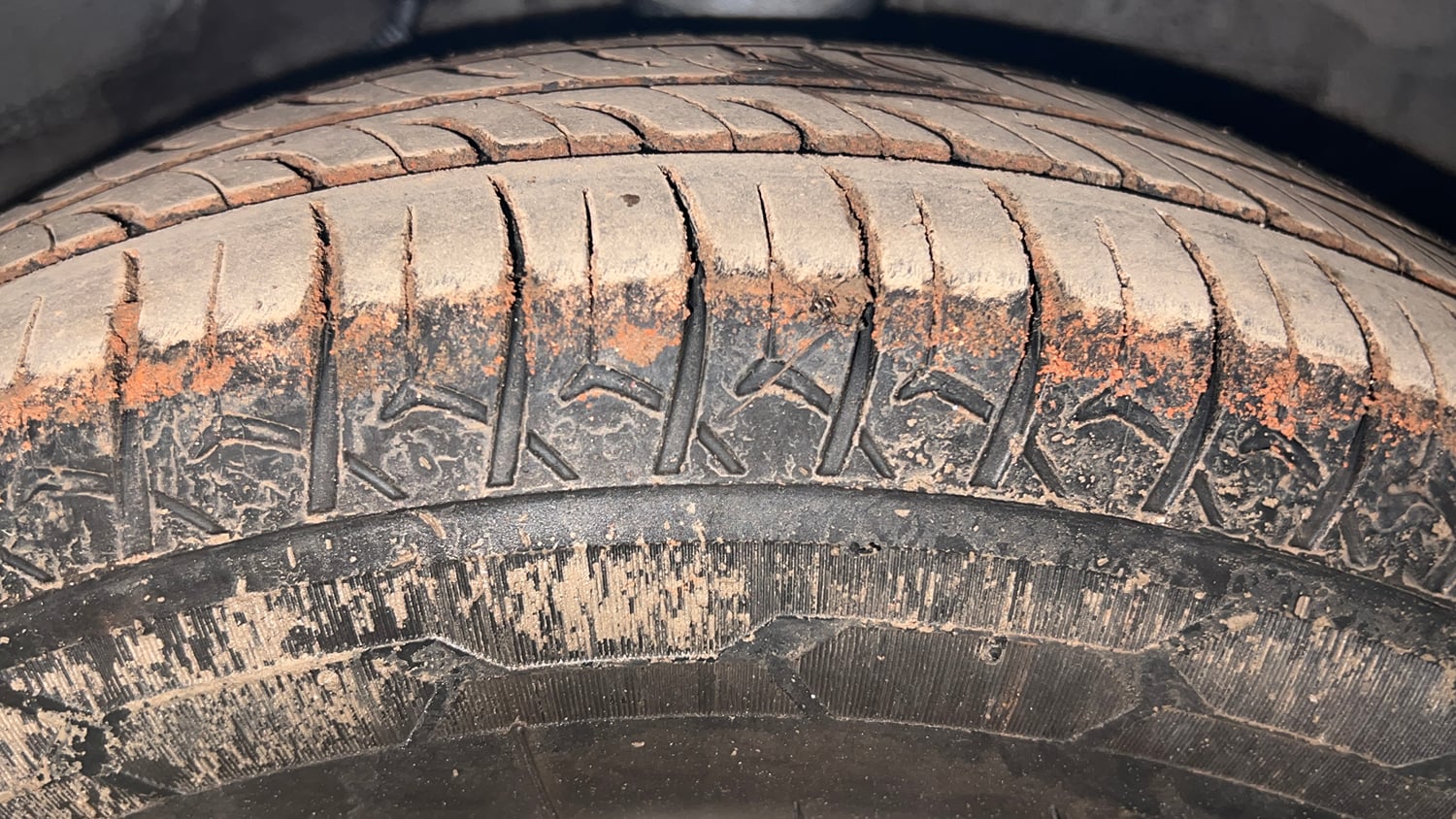 Used 2014 Hyundai i10 Sportz 1.1 iRDE2 Petrol Manual tyres RIGHT FRONT TYRE TREAD VIEW
