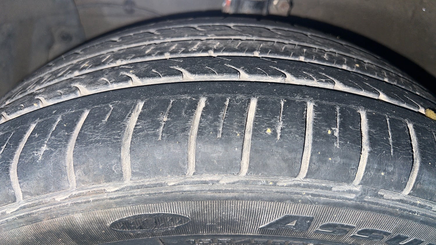 Used 2018 Maruti Suzuki Ciaz Alpha 1.4 AT Petrol Automatic tyres LEFT FRONT TYRE TREAD VIEW