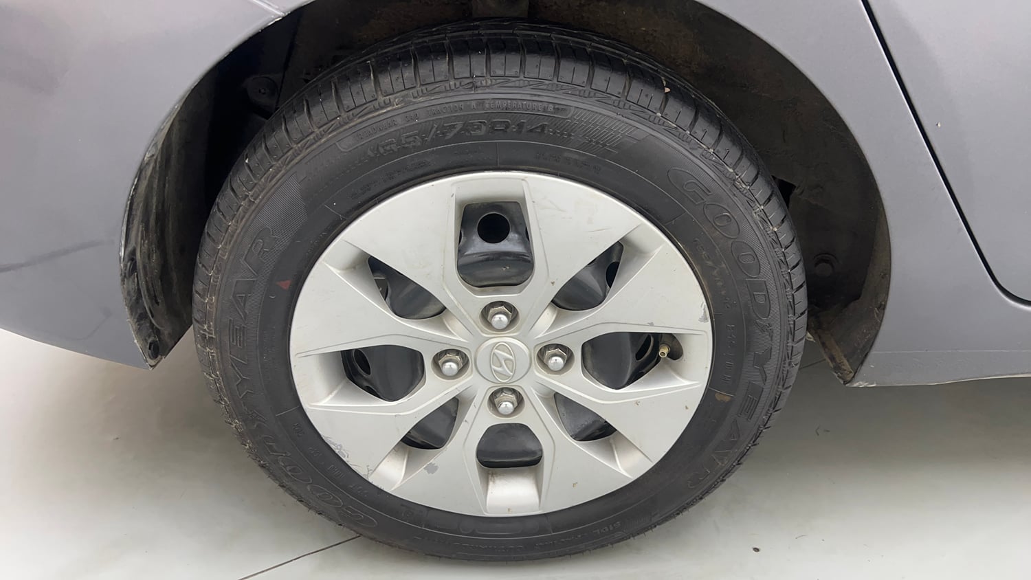 Used 2018 Hyundai Xcent E+ CNG (Outside Fitted) Cng Manual tyres RIGHT REAR TYRE RIM VIEW