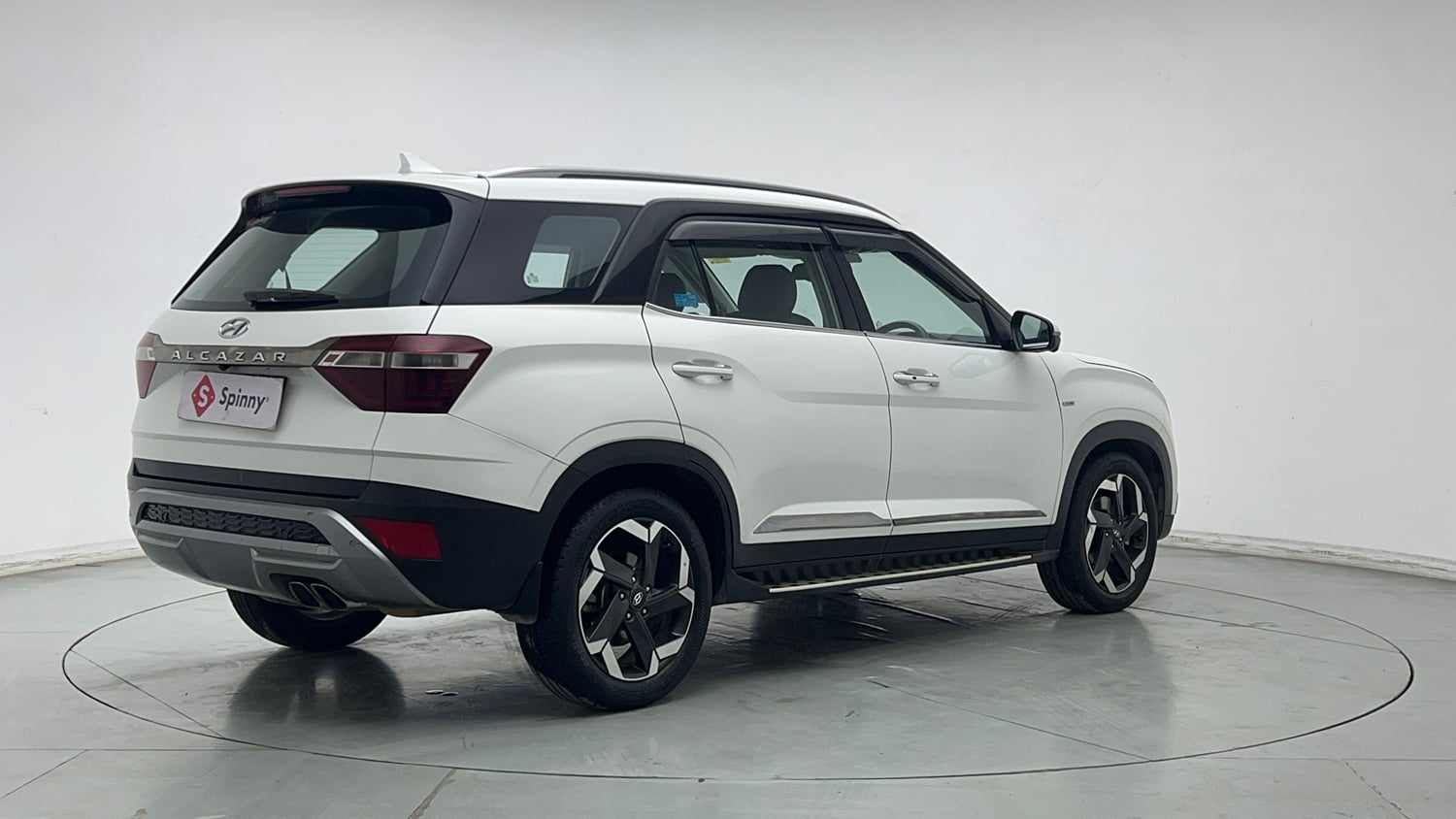 Used 2022 Hyundai Alcazar Signature (O) 6 STR 1.5 Diesel AT Diesel Automatic exterior RIGHT REAR CORNER VIEW