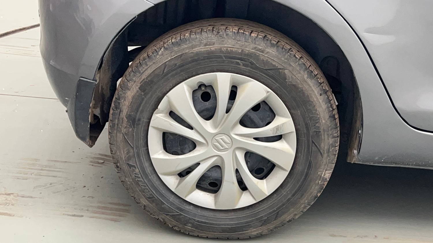 Used 2015 Maruti Suzuki Swift VXi Petrol Manual tyres RIGHT REAR TYRE RIM VIEW