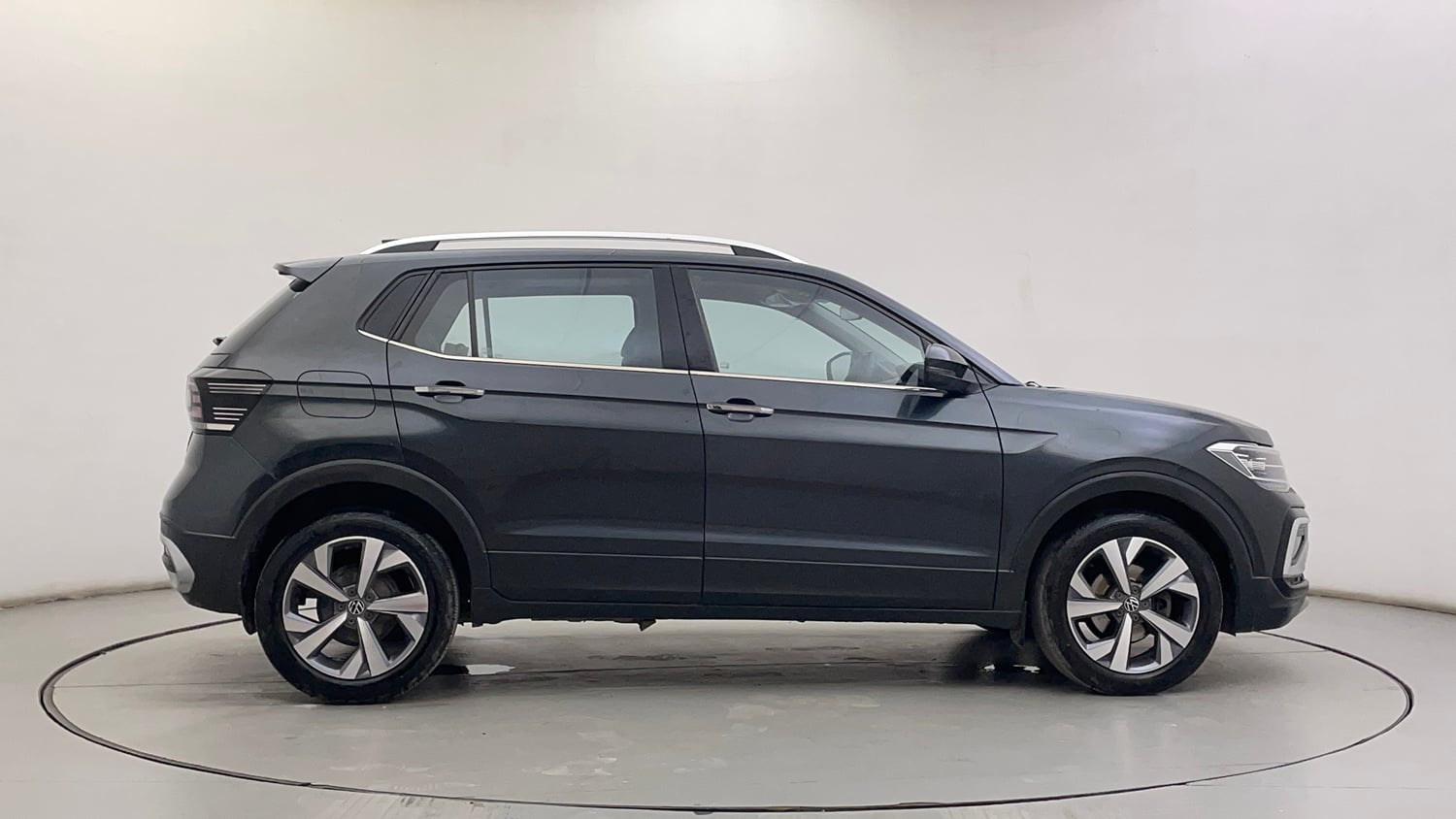Used 2022 Volkswagen Taigun Topline 1.0 TSI MT Petrol Manual exterior RIGHT SIDE VIEW