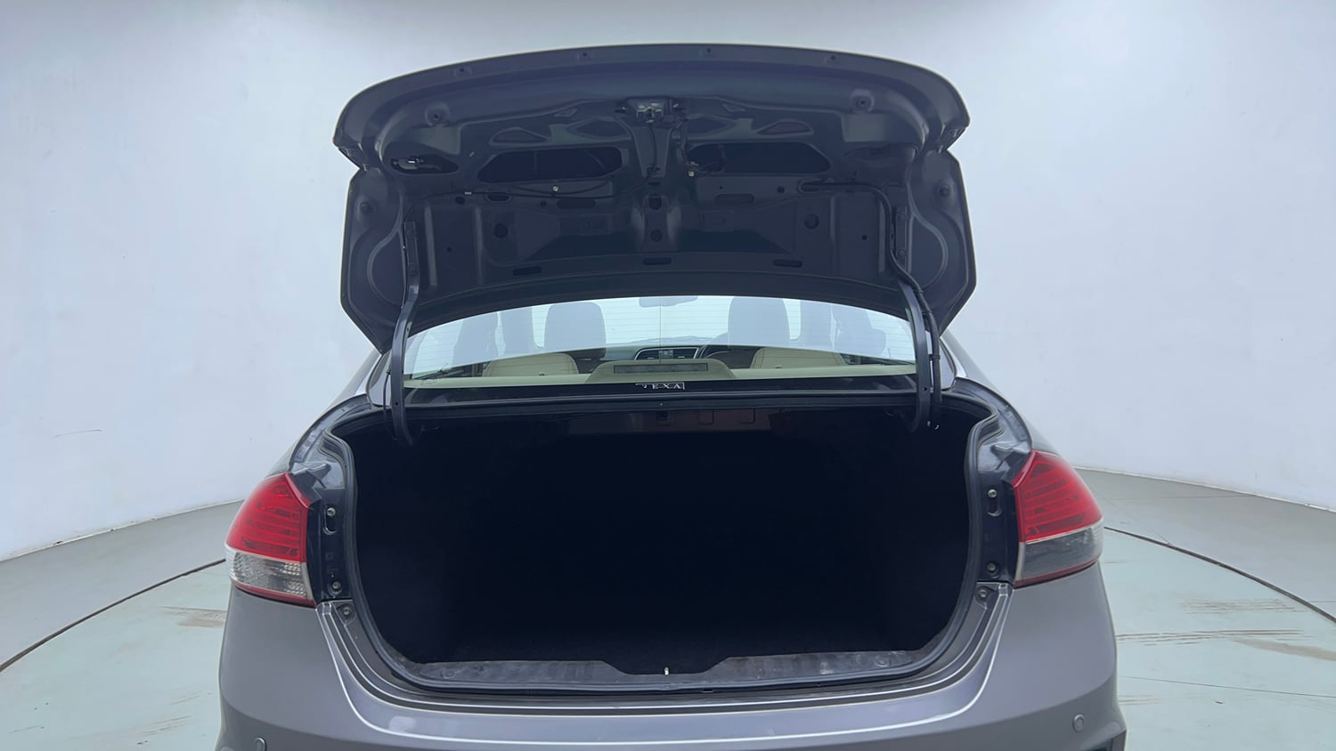 Used 2018 Maruti Suzuki Ciaz Alpha 1.4 AT Petrol Automatic interior DICKY DOOR OPEN VIEW