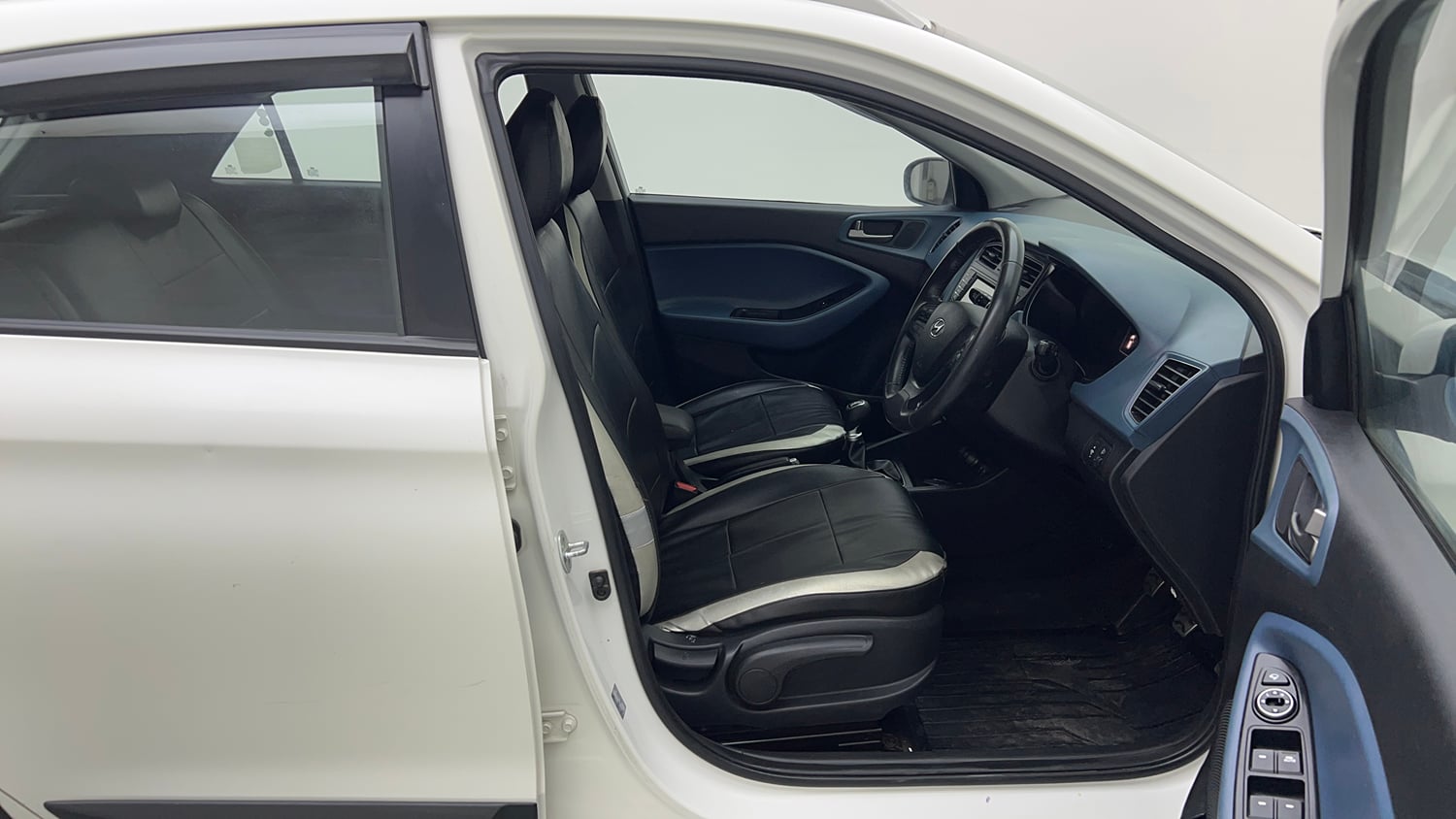 Used 2016 Hyundai i20 Active 1.2 SX Petrol Manual interior RIGHT SIDE FRONT DOOR CABIN VIEW