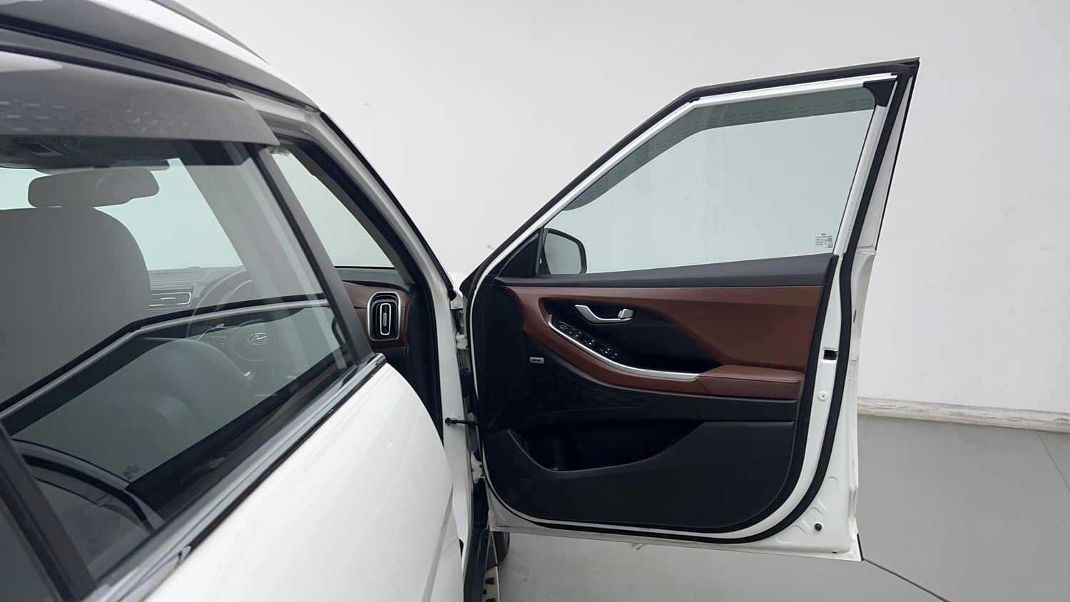Used 2022 Hyundai Alcazar Signature (O) 6 STR 1.5 Diesel AT Diesel Automatic interior RIGHT FRONT DOOR OPEN VIEW