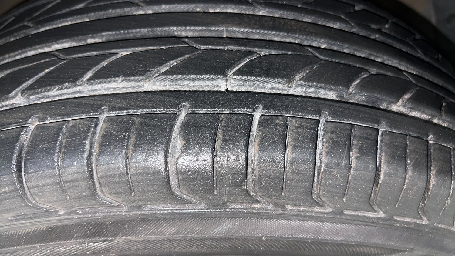 Used 2012 Hyundai i20 Asta 1.2 Petrol Manual tyres RIGHT FRONT TYRE TREAD VIEW