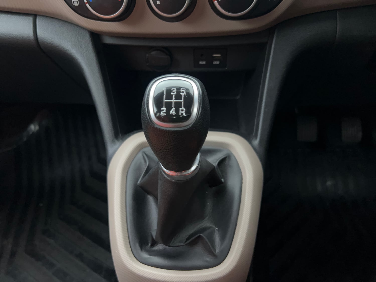Used 2019 Hyundai Grand i10 Sportz 1.2 Kappa VTVT Petrol Manual interior GEAR  KNOB VIEW