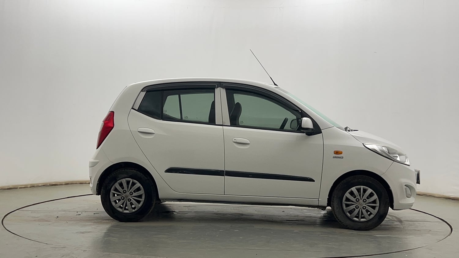 Used 2014 Hyundai i10 Sportz 1.1 iRDE2 Petrol Manual exterior RIGHT SIDE VIEW