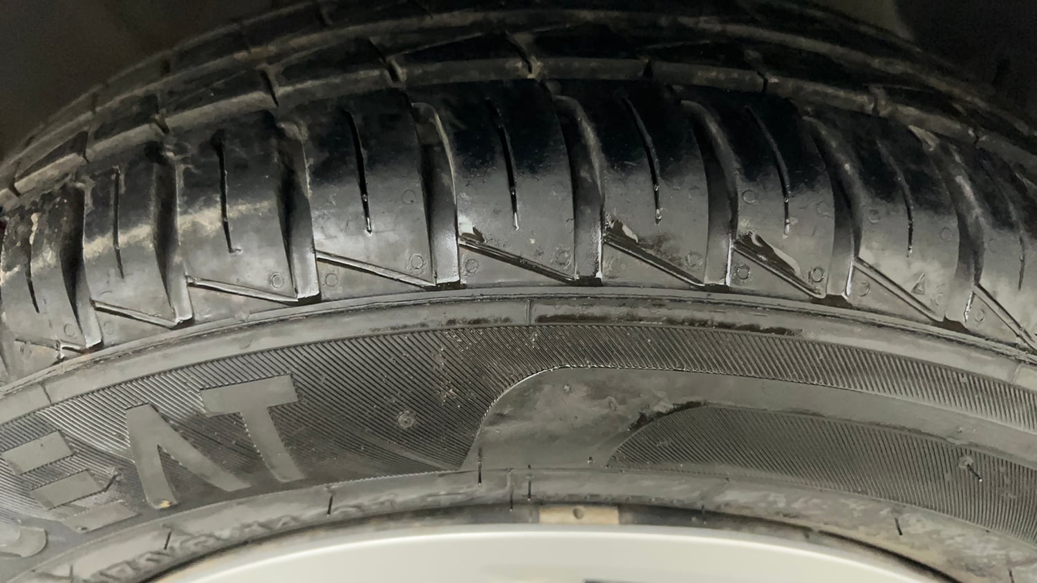 Used 2025 Hyundai Grand i10 Nios Magna 1.2 Kappa Petrol Manual tyres RIGHT FRONT TYRE TREAD VIEW